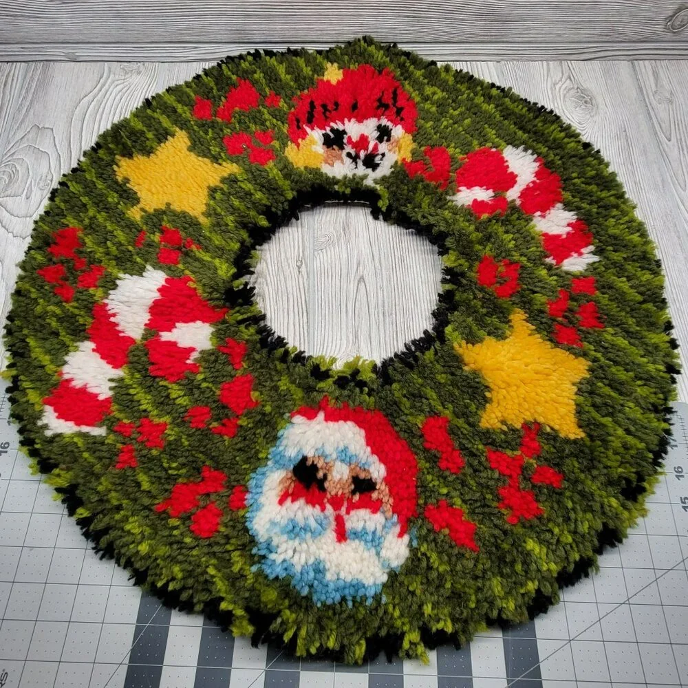 Handmade Christmas Wreath Latch Hook Rug 20 Inch Green Santa Snowman Vintage